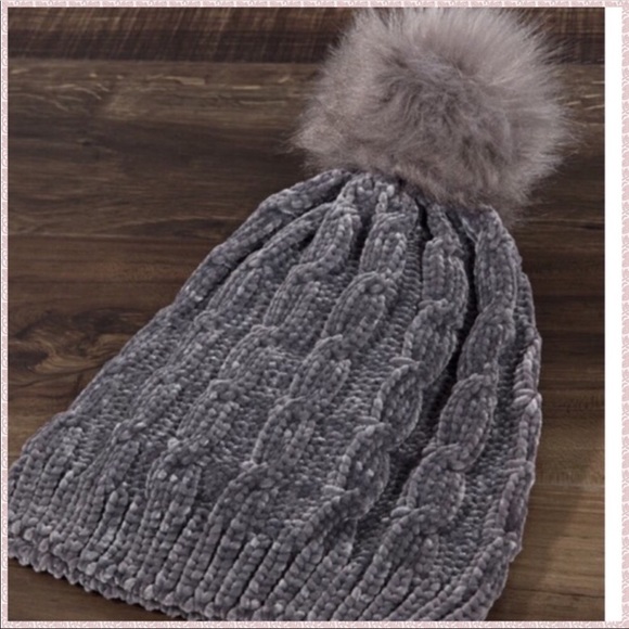 LAST 1 Ultra Soft Faux Fur Gray Pom Pom Beanie - Picture 3 of 7